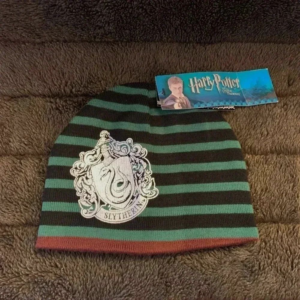 NWT Harry Potter Slytherin Gryffindor Reversible Knit Beanie Winter Hat
